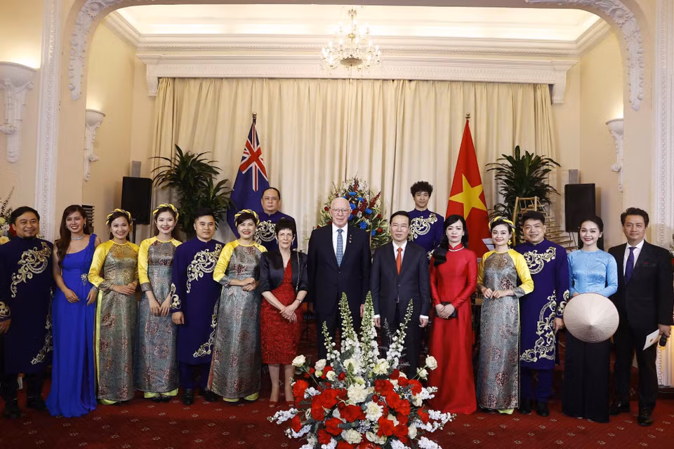 Chủ tịch nước Võ Văn Thưởng và Phu nhân tổ chức tiệc chiêu đãi chào mừng Toàn quyền Australia David Hurley và Phu nhân cùng đoàn đại biểu Australia thăm cấp Nhà nước Việt Nam. (Ảnh: Thống Nhất/TTXVN)