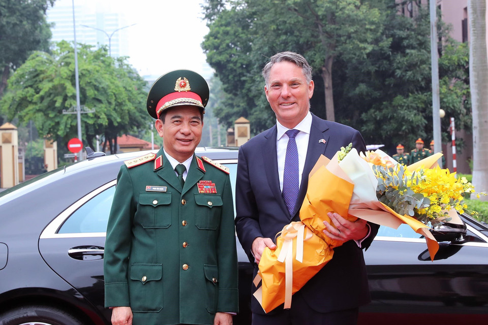 Sáng 25/11, tại Trụ sở Bộ Quốc phòng, Đại tướng, Bộ trưởng Quốc phòng Phan Văn Giang đón và hội đàm với Phó Thủ tướng, Bộ trưởng Quốc phòng Australia Richard Males thăm chính thức Việt Nam. (Ảnh: Trọng Đức/TTXVN)