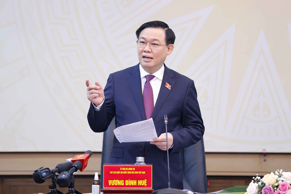 Chủ tịch Quốc hội Vương Đình Huệ phát biểu tại buổi làm việc. (Ảnh: Doãn Tấn/TTXVN)