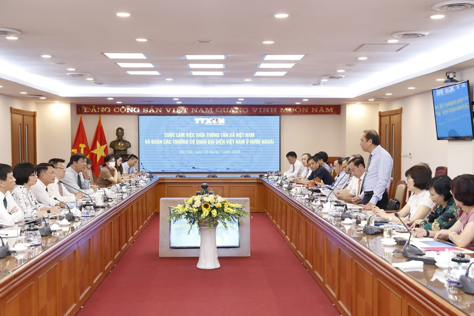 Thứ trưởng Bộ Ngoại giao Nguyễn Quốc Dũng phát biểu. (Ảnh: Dương Giang/TTXVN)