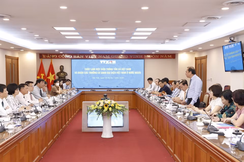 Thứ trưởng Bộ Ngoại giao Nguyễn Quốc Dũng phát biểu. (Ảnh: Dương Giang/TTXVN)
