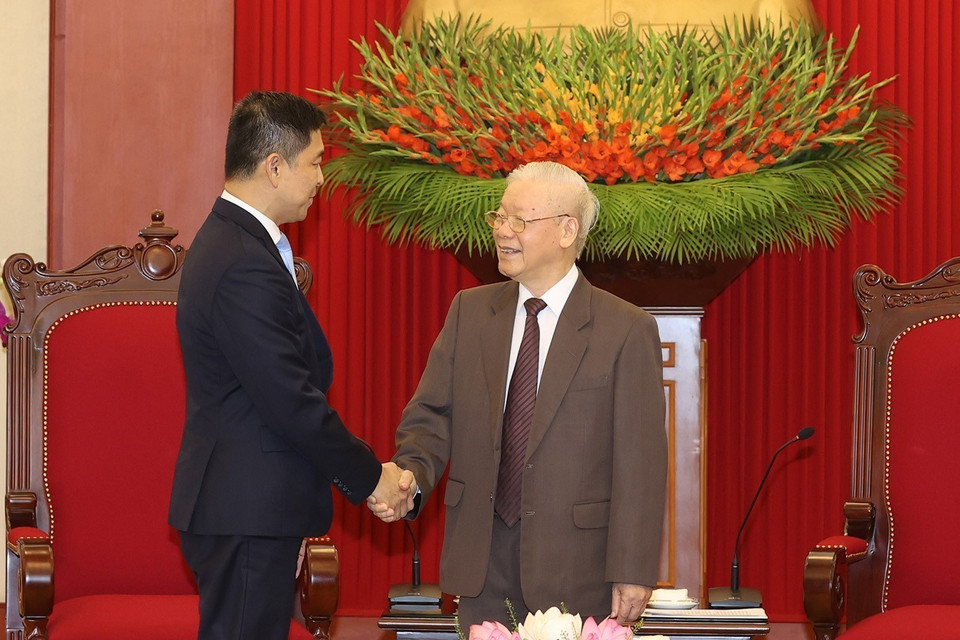 Tổng Bí thư Nguyễn Phú Trọng hoan nghênh chuyến thăm Việt Nam của Chủ tịch Quốc hội Singapore, bày tỏ tin tưởng rằng chuyến thăm sẽ là dấu mốc quan trọng trong bối cảnh hai nước đang hướng tới kỷ niệm 50 năm thiết lập quan hệ ngoại giao và 10 năm thiết lập quan hệ Đối tác chiến lược giữa hai nước vào năm 2023. (Ảnh: Trí Dũng/TTXVN)