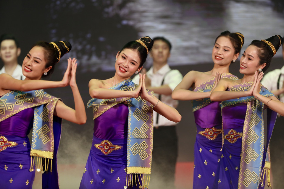 Chương trình nghệ thuật chào mừng lễ kỷ niệm. (Ảnh: Lâm Khánh/TTXVN)