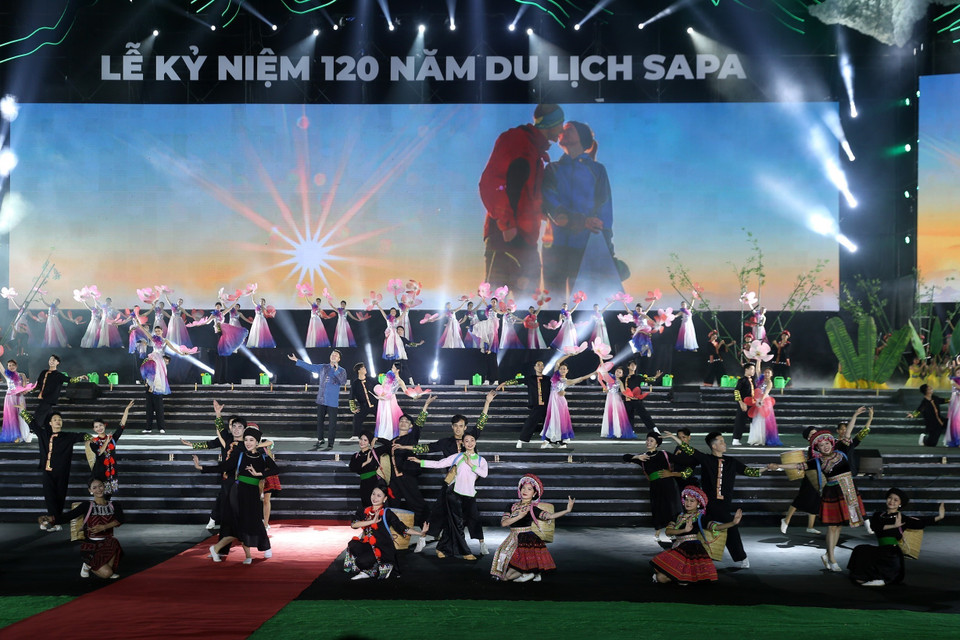 Chương trình nghệ thuật chào mừng. (Ảnh: Quốc Khánh/TTXVN)