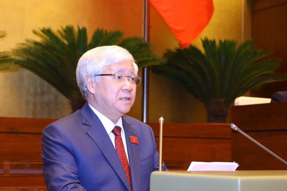 Chủ tịch Ủy ban Trung ương Mặt trận Tổ quốc Việt Nam Đỗ Văn Chiến trình bày Báo cáo Tổng hợp Ý kiến, Kiến nghị của Cử tri và Nhân dân gửi đến Kỳ họp thứ 6, Quốc hội khóa XV. (Ảnh: Văn Điệp/TTXVN)