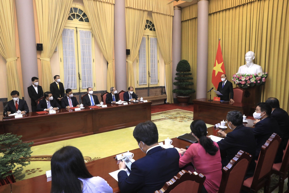 Chủ tịch nước Nguyễn Xuân Phúc phát biểu tại buổi tiếp các đại sứ, trưởng cơ quan đại diện Việt Nam tại nước ngoài chuẩn bị lên đường nhận nhiệm vụ. (Ảnh: Lâm Khánh/TTXVN)
