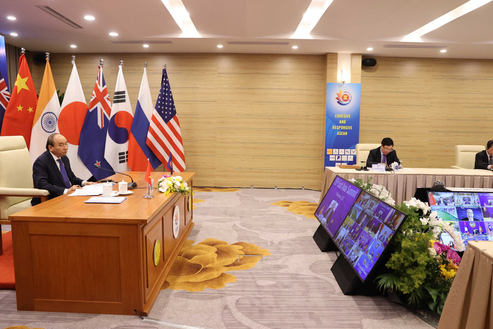 Thủ tướng Nguyễn Xuân Phúc, Chủ tịch ASEAN 2020 dự Hội nghị Cấp cao Đông Á lần thứ 15 theo hình thức trực tuyến. (Ảnh: Thống Nhất/TTXVN)
