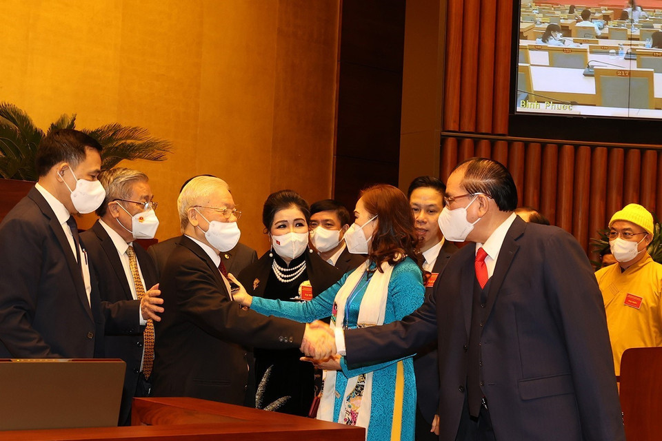 Tổng Bí thư Nguyễn Phú Trọng và nguyên Tổng Bí thư Nông Đức Mạnh cùng các đại biểu dự hội nghị. (Ảnh: Trí Dũng/TTXVN)