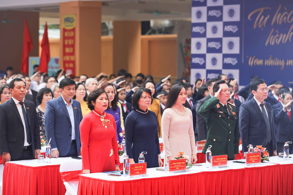 Phó Chủ tịch nước Đặng Thị Ngọc Thịnh cùng các đại biểu dự lễ. (Ảnh: Thanh Tùng/TTXVN)