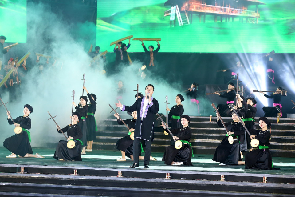 Chương trình nghệ thuật chào mừng. (Ảnh: Quốc Khánh/TTXVN)