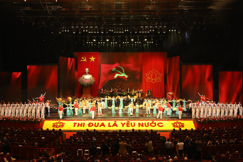 Chương trình biểu diễn văn nghệ tại Đại hội. (Ảnh: Văn Điệp/TTXVN)