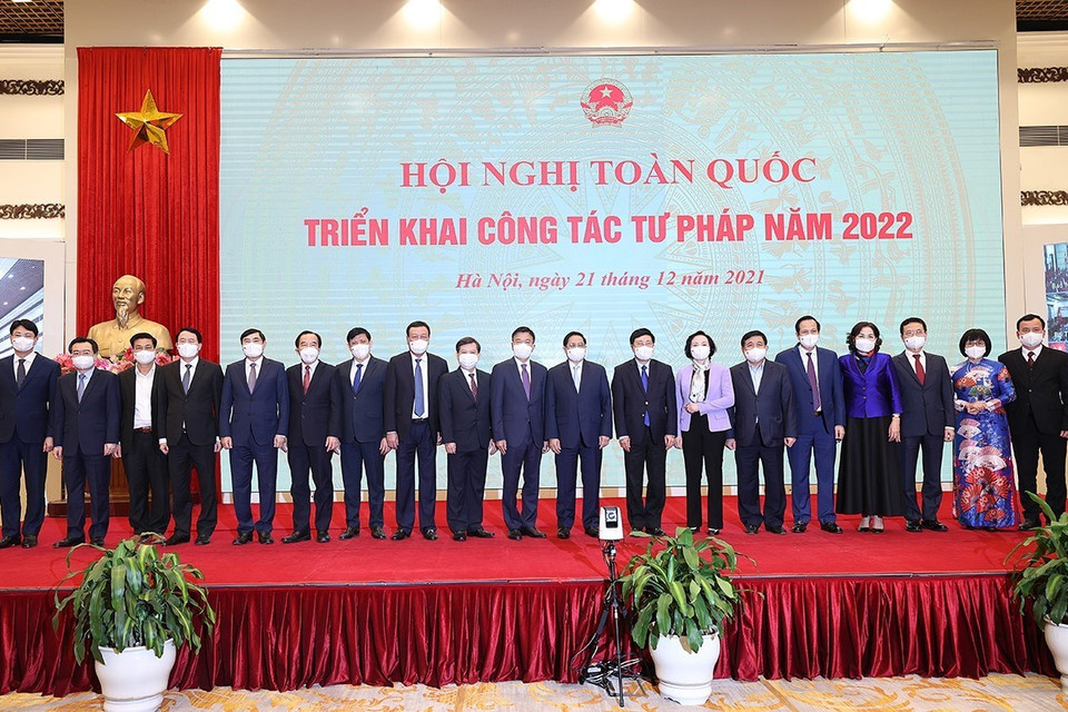 Thủ tướng Phạm Minh Chính với các đại biểu dự hội nghị. (Ảnh: Dương Giang/TTXVN)