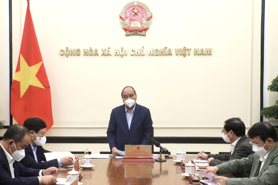 Chủ tịch nước Nguyễn Xuân Phúc chủ trì họp về công tác đưa công dân Việt Nam từ Ukraine về nước. (Ảnh: Lâm Khánh/TTXVN)