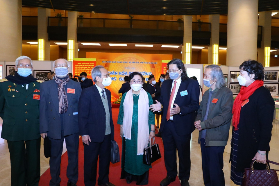 Khoảng 600 đại biểu là lãnh đạo Đảng, Nhà nước, các nhà quản lý văn hóa, trí thức, văn nghệ sỹ tiêu biểu tham dự. Hội nghị được kết nối trực tuyến với hàng trăm điểm cầu tại các tỉnh, thành cùng nhiều bộ, ngành trên cả nước. (Ảnh: Văn Điệp/TTXVN)