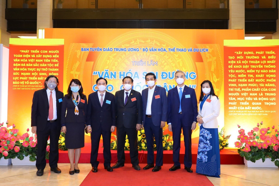 Các đại biểu chụp ảnh chung. (Ảnh: Văn Điệp/TTXVN)