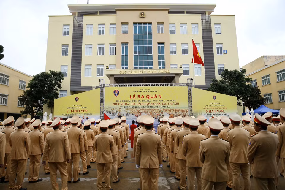 Lễ ra quân thực hiện cao điểm bảo đảm trật tự an toàn giao thông. (Ảnh: Doãn Tấn/TTXVN)