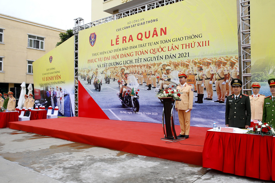 Quang cảnh Lễ ra quân thực hiện cao điểm bảo đảm trật tự an toàn giao thông. (Ảnh: Doãn Tấn/TTXVN)