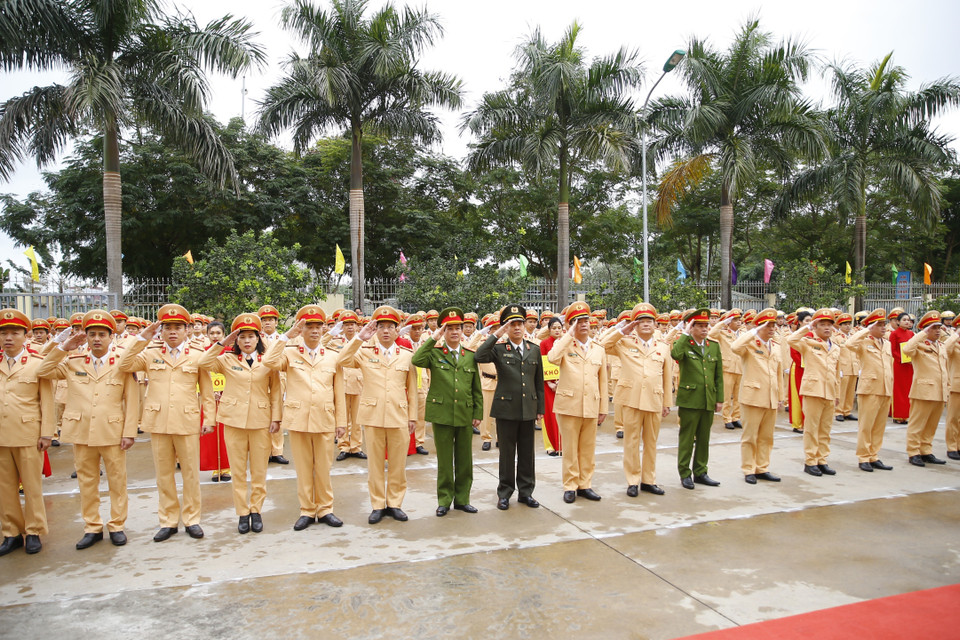 Lễ ra quân thực hiện cao điểm bảo đảm trật tự an toàn giao thông. (Ảnh: Doãn Tấn/TTXVN)