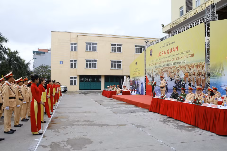 Quang cảnh Lễ ra quân thực hiện cao điểm bảo đảm trật tự an toàn giao thông. (Ảnh: Doãn Tấn/TTXVN)