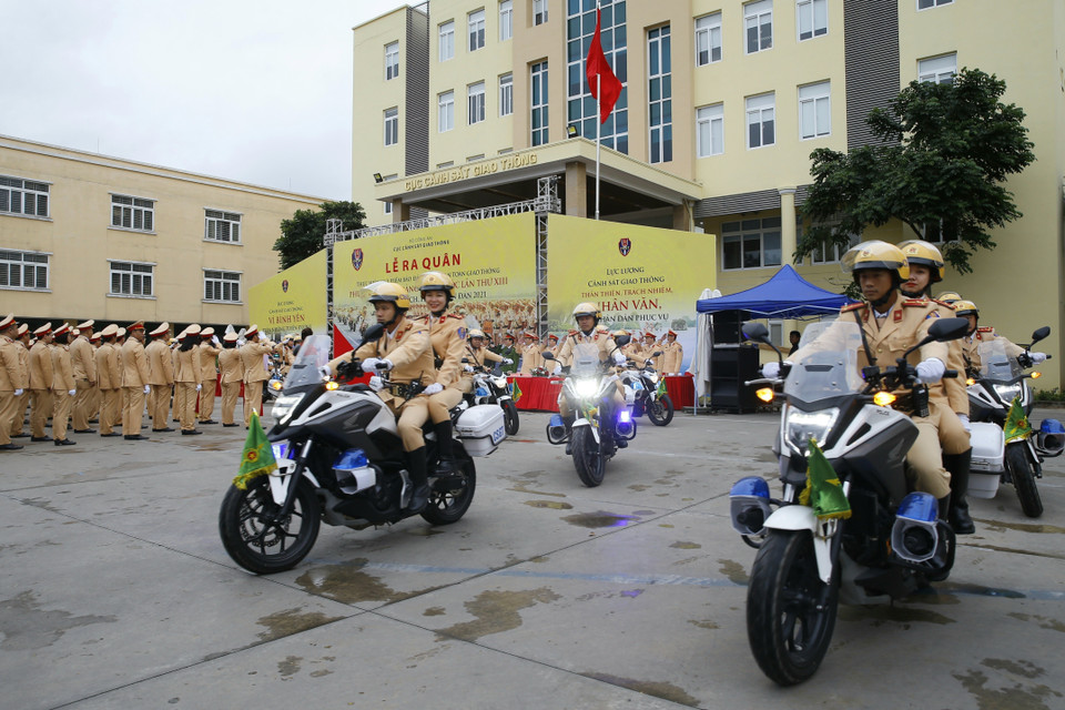 Lễ ra quân thực hiện cao điểm bảo đảm trật tự an toàn giao thông. (Ảnh: Doãn Tấn/TTXVN)