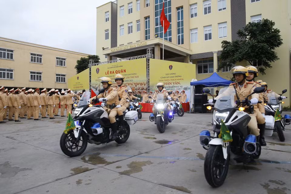 Lễ ra quân thực hiện cao điểm bảo đảm trật tự an toàn giao thông. (Ảnh: Doãn Tấn/TTXVN)
