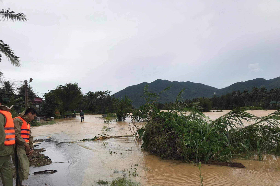 Nhiều địa phương tại huyện An Lão bị ngập và chia cắt. (Ảnh: Tường Quân/TTXVN)