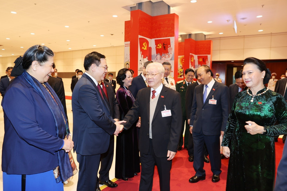 Tổng Bí thư, Chủ tịch nước Nguyễn Phú Trọng cùng Thủ tướng Nguyễn Xuân Phúc, Chủ tịch Quốc hội Nguyễn Thị Kim Ngân với đại biểu dự phiên thảo luận các văn kiện đại hội, sáng 28/1. (Nguồn: TTXVN)