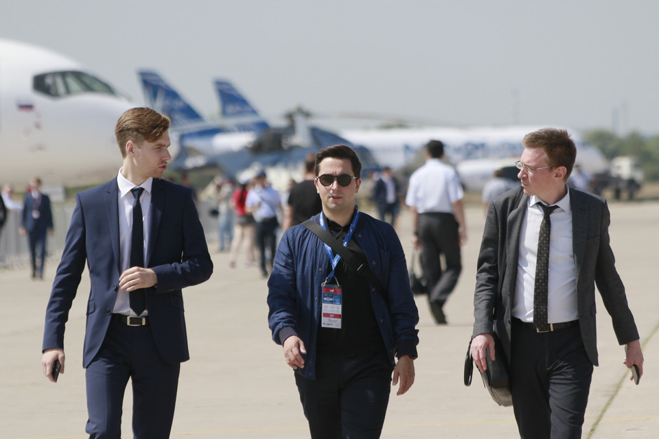 Khách tham quan Triển lãm Hàng không và Vũ trụ quốc tế Moskva 2021. (Ảnh: Trần Hiếu/TTXVN)