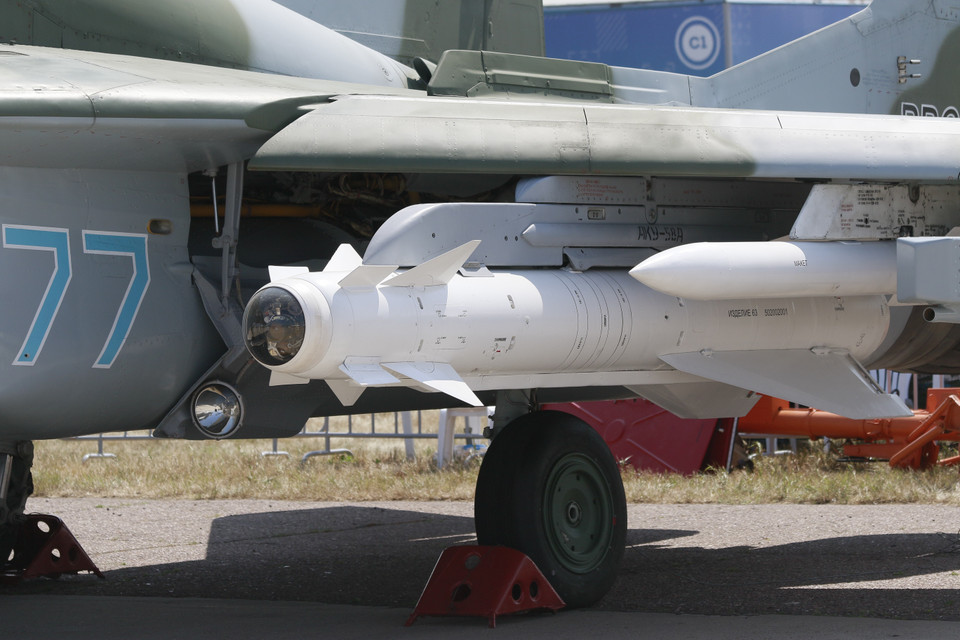 Máy bay chiến đấu và vũ khi đi kèm được trưng bày tại triển lãm MAKS 2021. (Ảnh: Duy Trinh/TTXVN)