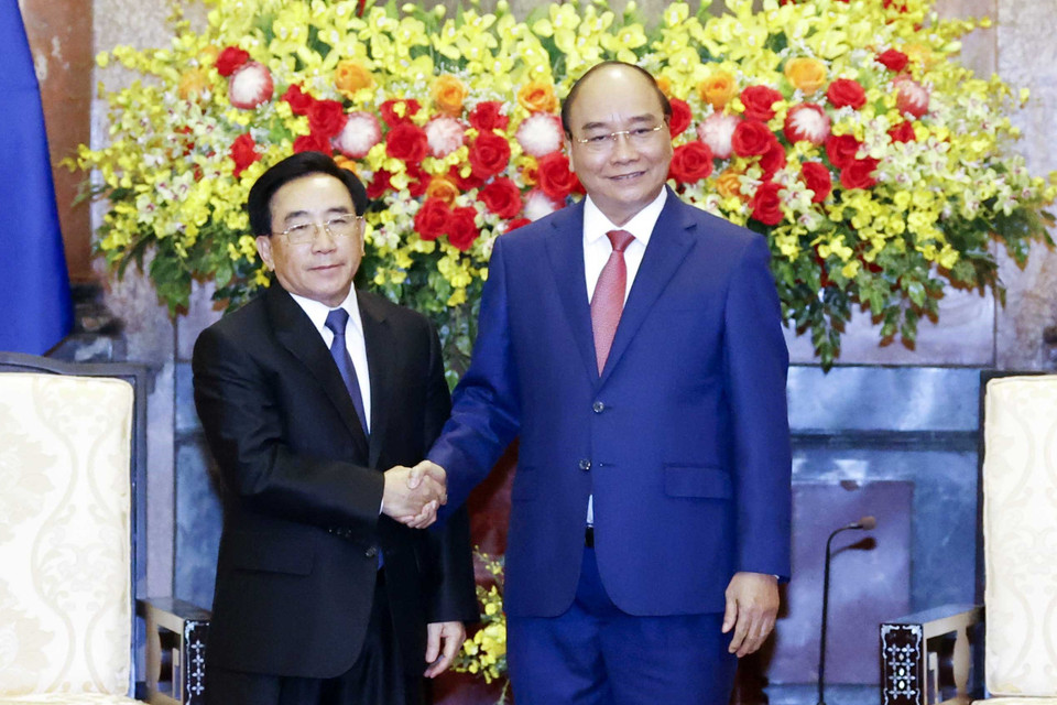 Chủ tịch nước Nguyễn Xuân Phúc và Thủ tướng Lào Phankham Viphavanh. (Ảnh: Thống Nhất/TTXVN)