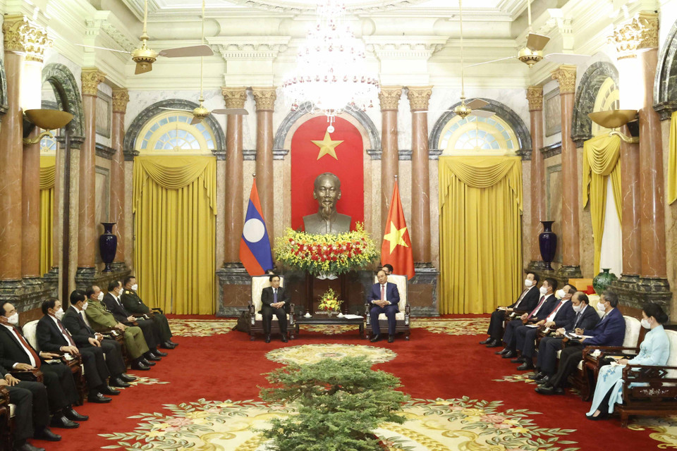 Chủ tịch nước Nguyễn Xuân Phúc tiếp Thủ tướng Lào Phankham Viphavanh thăm chính thức Việt Nam. (Ảnh: Thống Nhất/TTXVN)