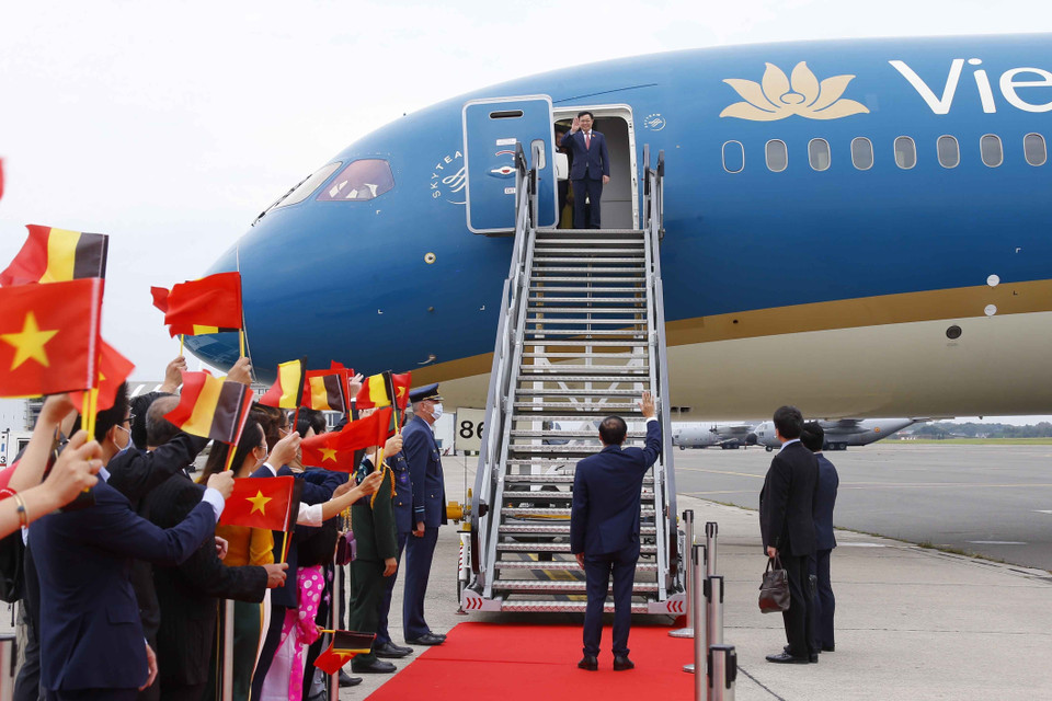 Lễ tiễn Chủ tịch Quốc hội Vương Đình Huệ tại sân bay Melsbroek (BRUMIL). (Ảnh: Doãn Tấn/TTXVN)