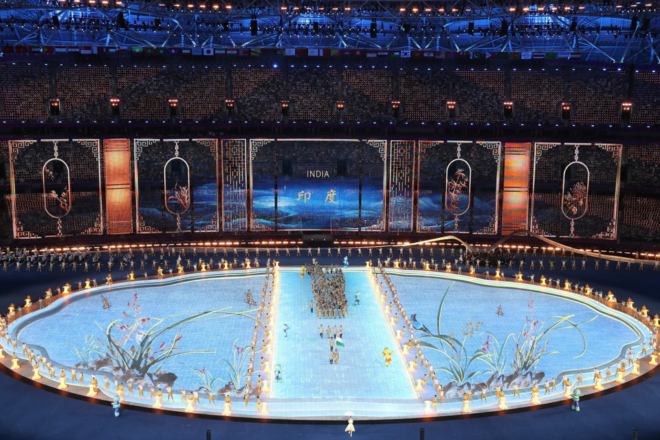 Đoàn Thể thao Ấn Độ diễu hành tại Lễ khai mạc ASIAD lần thứ 19 trên Sân vận động Olympic ở Hàng Châu, tỉnh Chiết Giang, Trung Quốc, ngày 23/9/2023. (Ảnh: THX/TTXVN)