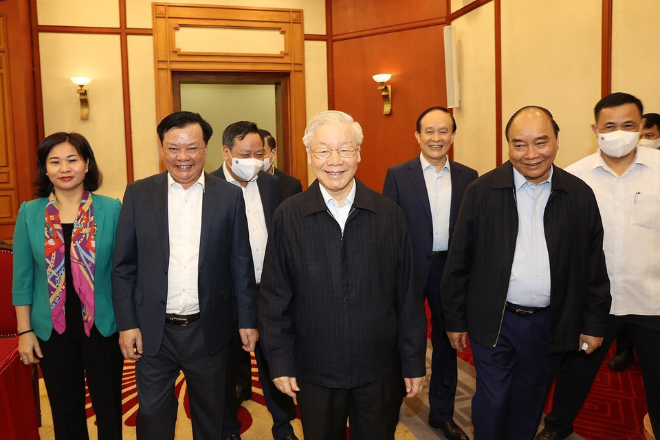 Tổng Bí thư Nguyễn Phú Trọng, Chủ tịch nước Nguyễn Xuân Phúc và các vị lãnh đạo thành phố Hà Nội dự buổi họp. (Ảnh: Trí Dũng/TTXVN)