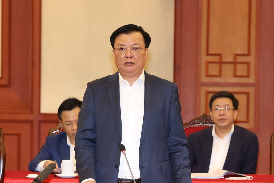 Ông Đinh Tiến Dũng, Ủy viên Bộ Chính trị, Bí thư Thành ủy Hà Nội phát biểu tại buổi họp. (Ảnh: Trí Dũng/TTXVN)