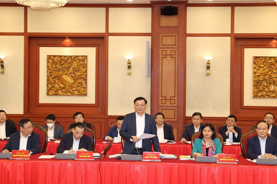 Ông Đinh Tiến Dũng, Ủy viên Bộ Chính trị, Bí thư Thành ủy Hà Nội phát biểu tại buổi họp. (Ảnh: Trí Dũng/TTXVN)