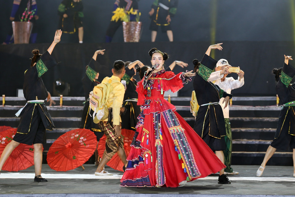 Tối 23/9/2023, tại thị xã Sa Pa, Ủy ban Nhân dân tỉnh Lào Cai tổ chức Chương trình kỷ niệm 120 năm du lịch Sa Pa. Phó Thủ tướng Chính phủ Trần Hồng Hà đến dự và phát biểu chúc mừng. (Ảnh: Quốc Khánh/TTXVN)