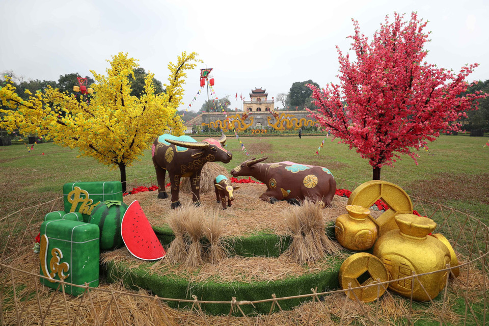 Đón Xuân mới Tân Sửu 2021, Hoàng Thành Thăng Long được trang trí rực rỡ. (Ảnh: Thanh Tùng/TTXVN)