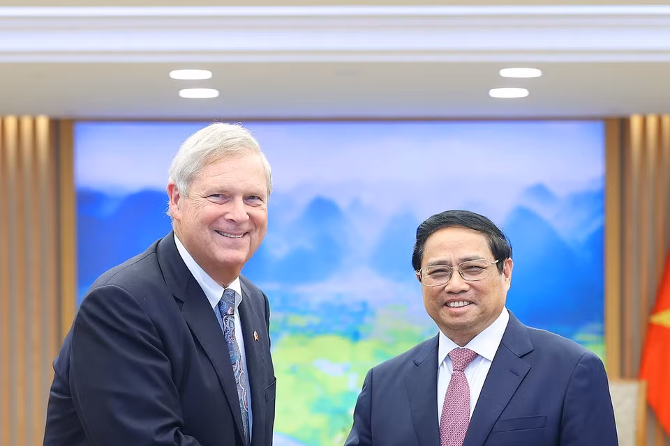 Thủ tướng Phạm Minh Chính tiếp Bộ trưởng Nông nghiệp Hoa Kỳ Thomas Vilsack. (Ảnh: Dương Giang/TTXVN)