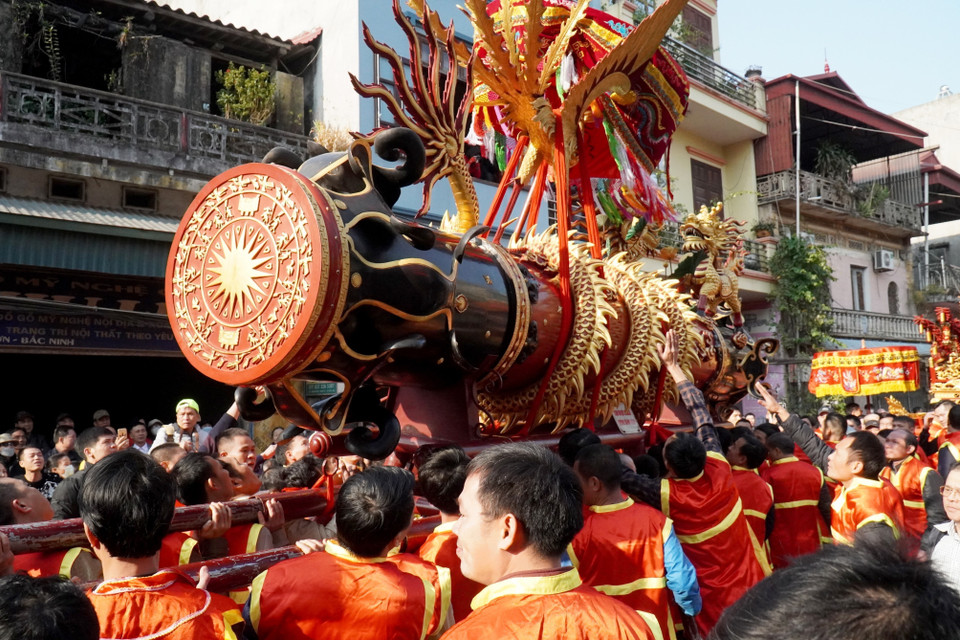Nghi thức lễ hội rước pháo Đồng Kỵ (Bắc Ninh). (Ảnh: Thái Hùng/TTXVN)