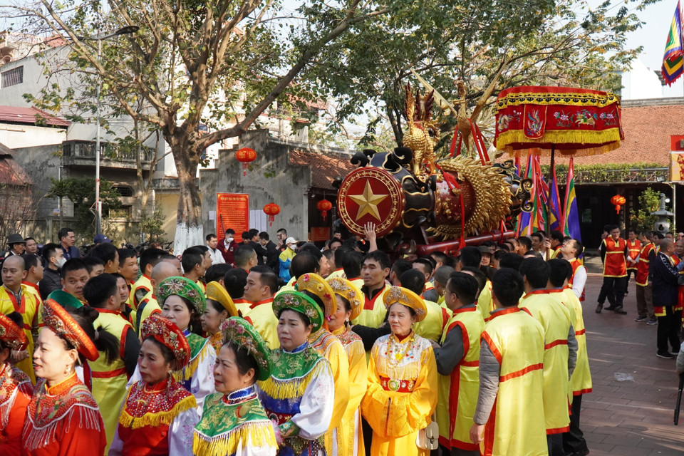 Nghi thức lễ hội rước pháo Đồng Kỵ (Bắc Ninh). (Ảnh: Thái Hùng/TTXVN)