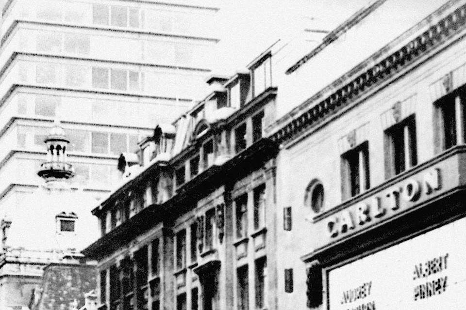 Khách sạn Carlton ở London (Anh), nơi người thanh niên yêu nước Nguyễn Tất Thành làm việc trong thời gian sống ở nước Anh năm 1914. (Ảnh: Tư liệu/TTXVN phát)