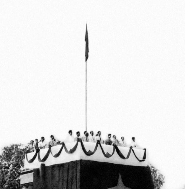 Ngày 2/9/1945, tại Quảng trường Ba Đình – Hà Nội, Chủ tịch Hồ Chí Minh đọc “Tuyên ngôn Độc lập”, tuyên bố sự ra đời của nước Việt Nam Dân chủ Cộng hòa. (Ảnh: Tư liệu/TTXVN phát)