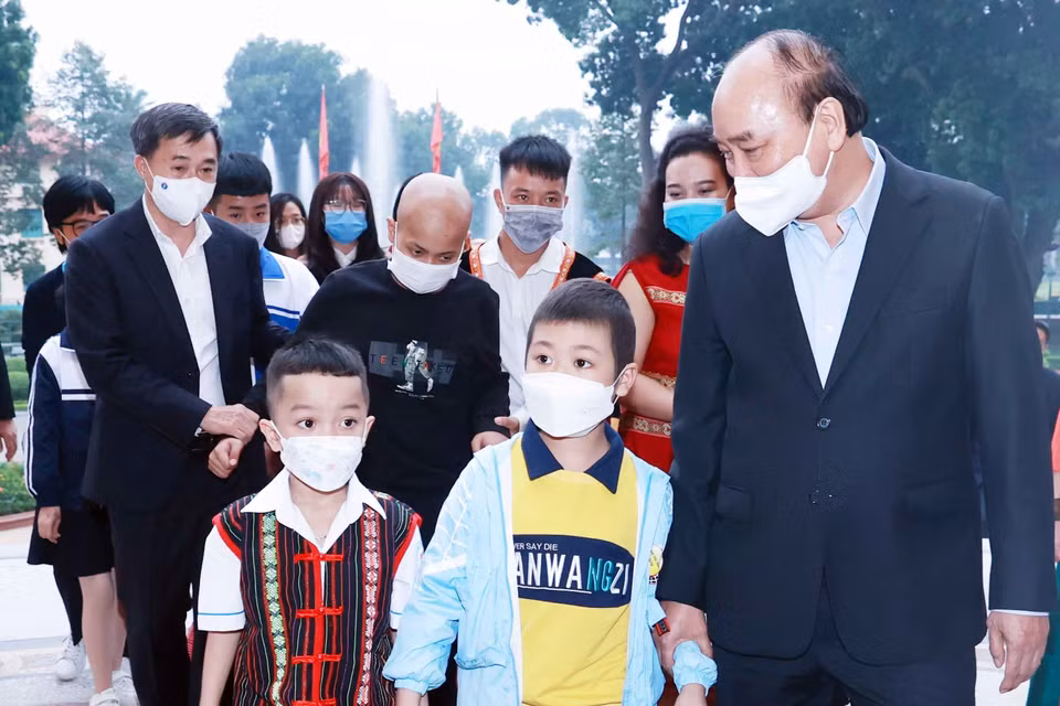 Cuộc thi Vì một Việt Nam tất thắng dành cho các bệnh nhi ung thư, bệnh hiểm nghèo, chất độc da cam, tàn tật, khuyết tật, tự kỷ và trẻ mồ côi. (Ảnh: Thống Nhất/TTXVN)
