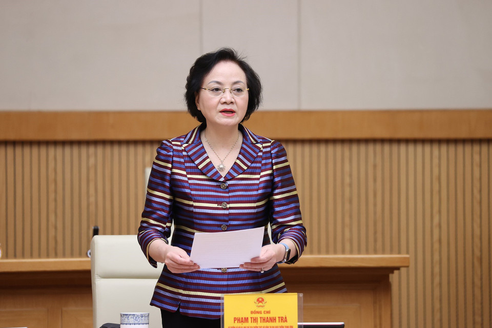 Bộ trưởng Bộ Nội vụ Phạm Thị Thanh Trà, Phó Chủ tịch Thường trực Hội đồng Thi đua-Khen thưởng Trung ương, công bố Quyết định của Thủ tướng Chính phủ về việc kiện toàn Hội đồng. (Ảnh: Dương Giang/TTXVN)