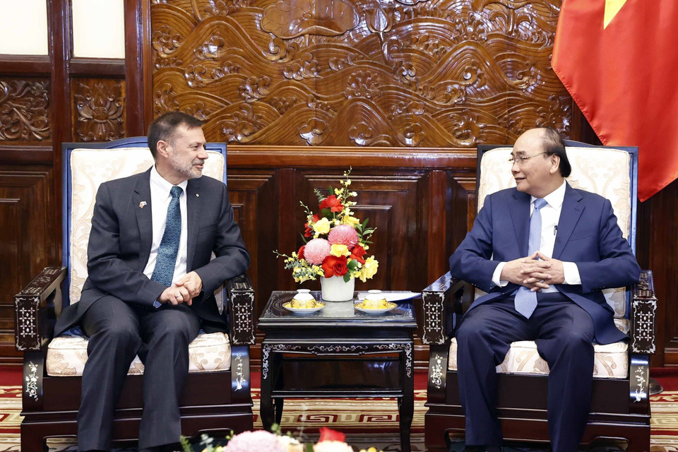 Chủ tịch nước Nguyễn Xuân Phúc tiếp Đại sứ Australia Andrew John Lech Goledzinowski. (Ảnh: Thống Nhất/TTXVN)