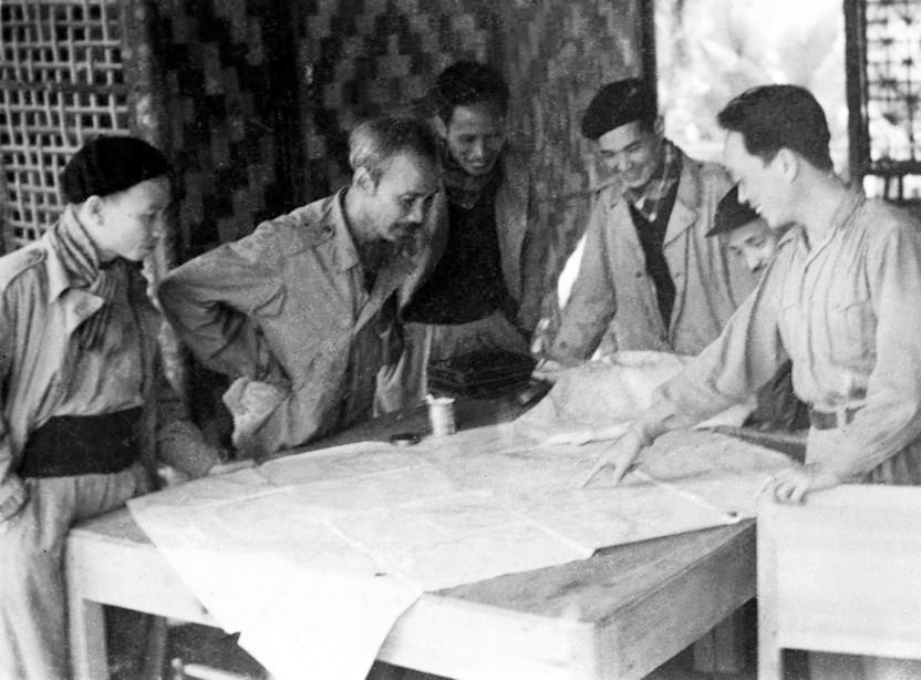 Tháng 6/1950, Bác Hồ cùng Thường vụ Trung ương Đảng chủ trương mở chiến dịch lớn đánh địch trên tuyến biên giới Việt-Trung với mục đích: tiêu diệt một bộ phận quan trọng sinh lực địch; giải phóng một phần biên giới, mở đường giao thông với các nước xã hội chủ nghĩa; mở rộng và củng cố căn cứ địa Việt Bắc. (Nguồn: TTXVN)
