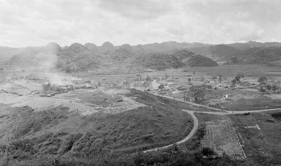 Các chiến sỹ thông tin liên lạc làm việc không kể ngày đêm đảm bảo liên lạc thông suốt trong mọi tình huống, góp phần xứng đáng vào chiến thắng chung của Chiến dịch biên giới 1950. (Nguồn: TTXVN)