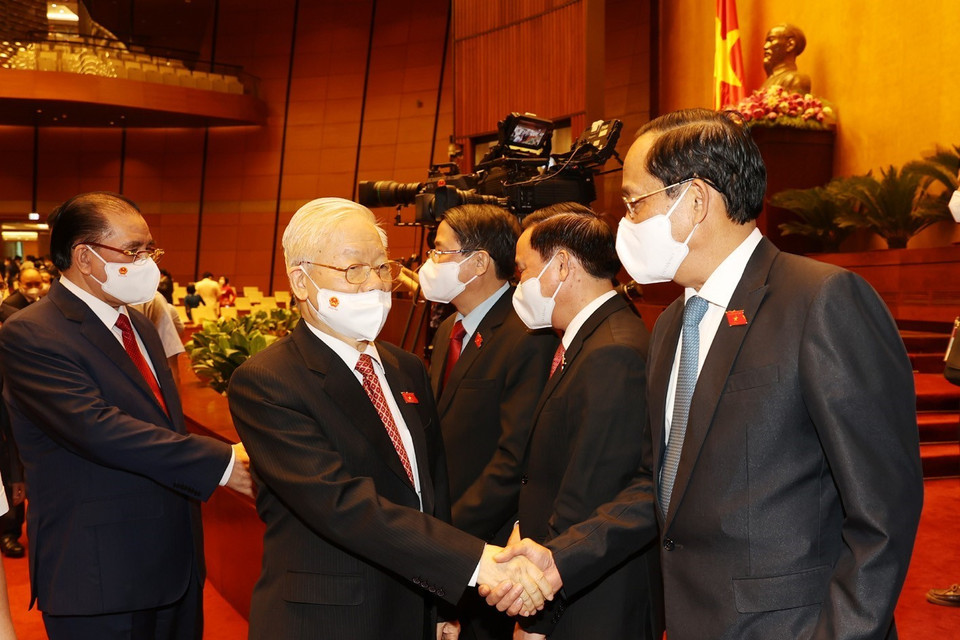 Tổng Bí thư Nguyễn Phú Trọng với các vị lãnh đạo, nguyên lãnh đạo Đảng, Nhà nước dự bế mạc Kỳ họp thứ nhất, Quốc hội khóa XV. (Ảnh: Trí Dũng/TTXVN)