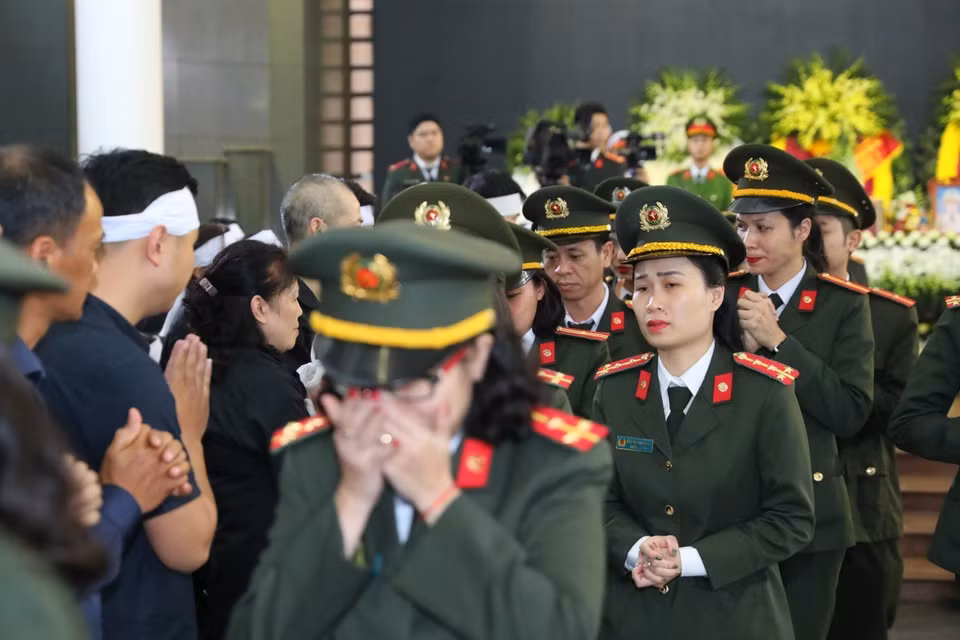 Những hình ảnh xúc động tại Lễ tang 3 liệt sỹ Công an nhân dân hy sinh tại Đồng Tâm. (Ảnh: Thành Đạt/TTXVN)